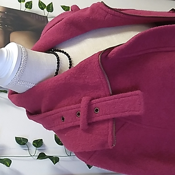 Luii ZIP FRONT FUSCHIA PONCHO SZ S FROM FOXWOOD RESORT/CASINO - Picture 5 of 14